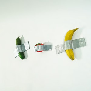 Decoración de pared de cocina, divertido arte de plátano con bandas, pepino con bandas, famosa escultura de decoración artística de plátano