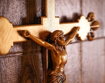 Jesus Kruzifix-Corpus-Statue - katholische an der Wand befestigte Christusfigur | Kunstharz Skulptur, handbemalt als Wanddeko 33 x 51 cm