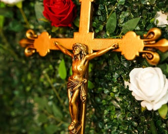 La Pasión de Cristo, Estatua del Crucifijo de Jesús – Cruz de Resina – Regalo Cristiano Religioso para Decoración del Hogar 33 x 51 cm (13'' x 20'' inç)