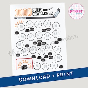 Peut inclure: Un tableau de défi de palet de hockey imprimable avec le texte "1000 PUCK CHALLENGE" en haut. Le tableau comporte 20 cercles avec le nombre 50 dans chaque cercle. Il y a des palets de hockey dans les cercles pour marquer le défi. Le tableau a une crosse de hockey et un filet en haut et en bas.