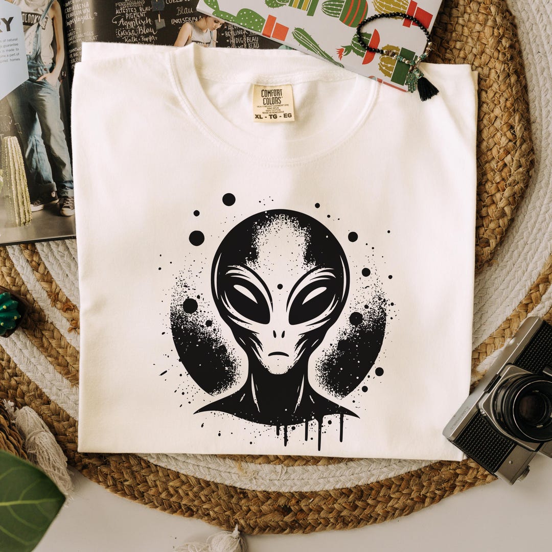 Airbrush Style Alien Tshirt, Creepy Alien Tee Comfort Colors® UFO Lover ...