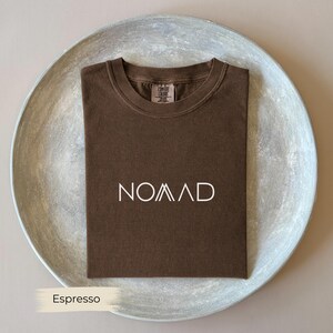 Nomadskjorta, bekväma färger minimalistisk livsstilskjorta, estetisk unisex-t-shirt, inspirerande nomadgåva, trendig nomadskjorta för män och kvinnor bild 5
