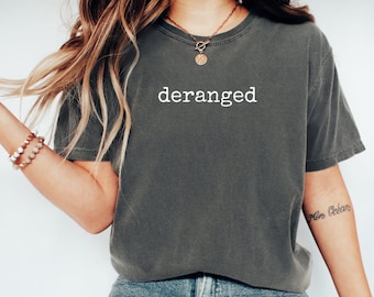 Deranged T-Shirt, lustiges Frauen-T-Shirt, Comfort Colors®, schrulliges Geschenk, lustiges dunkelwitziges T-Shirt für Frauen, Geschenk für Königinnen aus den Fugen, beste Freundin