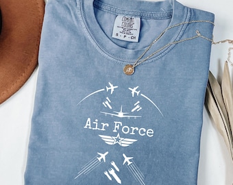Flygvapnet bombar Jet Formation Tee, Comfort Colors, Stridsflygplanströja för pappa Fars dag-present, Militär hyllning, Flygvapnet Doodle Unisex