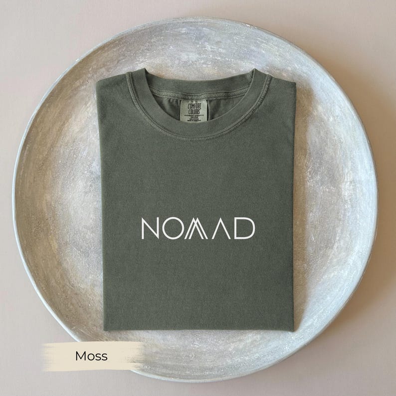 Nomadskjorta, bekväma färger minimalistisk livsstilskjorta, estetisk unisex-t-shirt, inspirerande nomadgåva, trendig nomadskjorta för män och kvinnor bild 1
