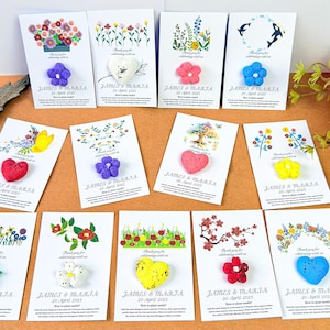 Aangepaste trouwbedankjes zaadpapier vormen. Gepersonaliseerde kaarten met zaadpapier voor wilde bloemen. Babyshower bedankjes. Milieuvriendelijke cadeaus voor gasten.