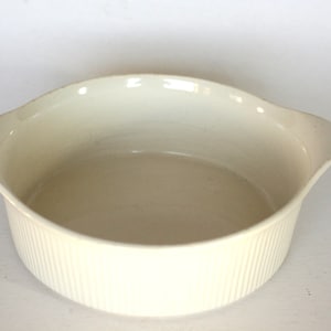 vintage red wing ivory casserole USA 553 image 2