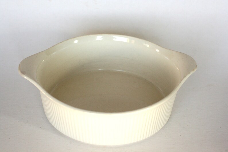 vintage red wing ivory casserole USA 553 image 2