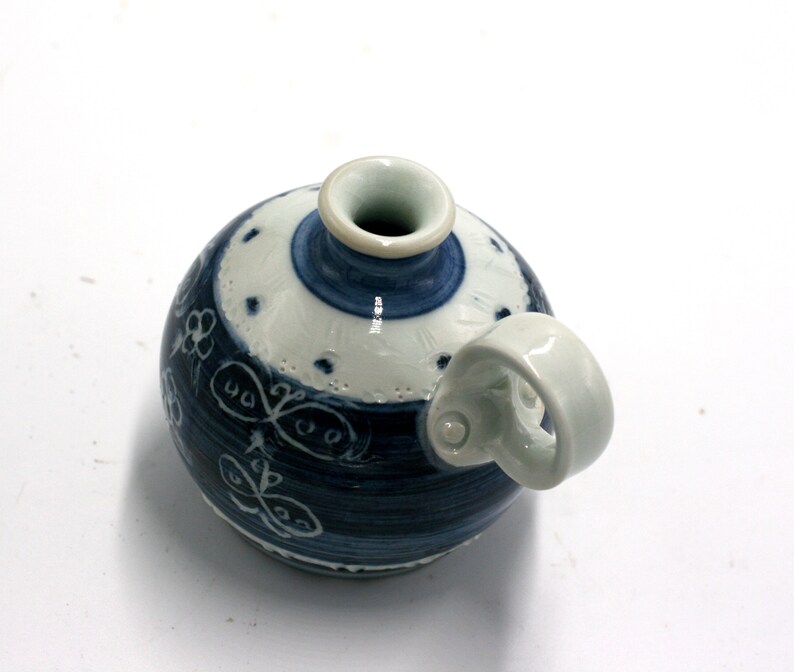 vintage blue and white pottery vase image 3