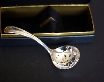 vintage Arthur Price of England sugar sifter/vintage sugar sifter spoon