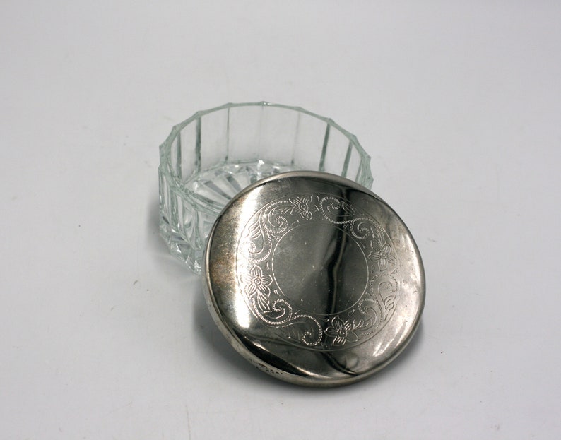 vintage glass powder jar with silver plate lid Bild 3