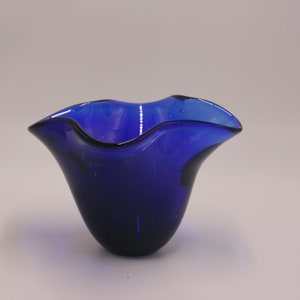 vintage hand blown cobalt blue bowl/hobby piece/1999