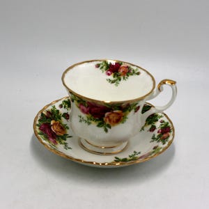 vintage Royal Albert Old Country Roses Teacup and Saucer