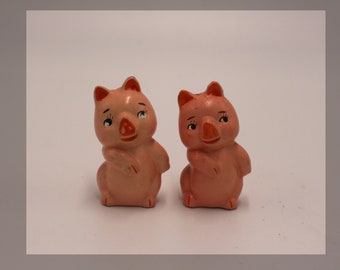 vintage ceramic pig salt and pepper shakers/made in japan