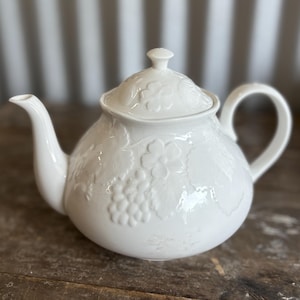 Strawberry and Vine Wedgwood - Etsy