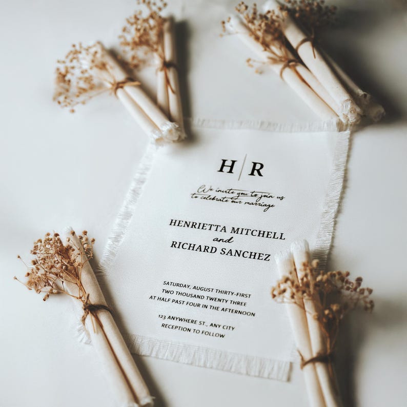Puede incluir: Una invitaci&oacute;n de boda blanca con un borde deshilachado y un dise&ntilde;o sencillo. La invitaci&oacute;n presenta las iniciales de la pareja "HR" y el texto "We invite you to join us to celebrate our marriage Henrietta Mitchell and Richard Sanchez Saturday, August Thirty-First Two Thousand Twenty Three at Half Past Four in the Afternoon 123 Anywhere St., Any City Reception to Follow"