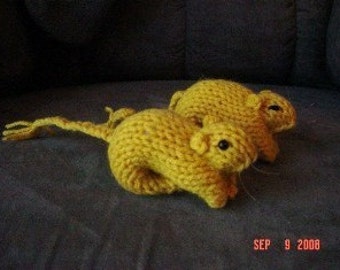 Knitted Gerbil 13 - Yellow Fox