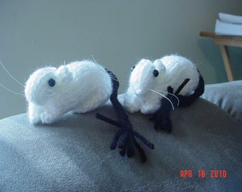 Knitted Gerbil 7 Dark Tailed White