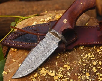 Damascus Steel Hunting Knife – Ultimate Outdoor Companion for Hunters & Campers, Unique Pattern Damascus Bowie Knife with Rosewood Handle