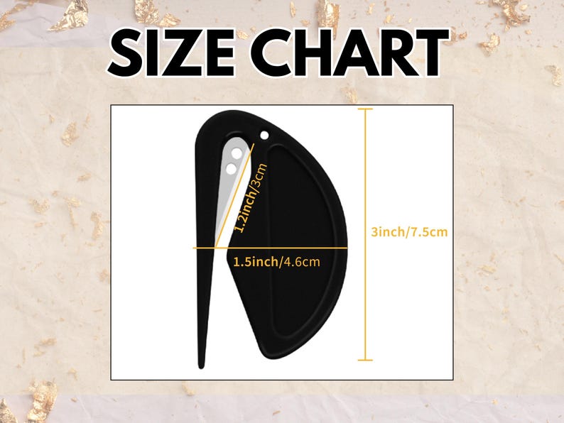 K&ouml;nnte beinhalten: Ein schwarzer Papierschneider mit einer silbernen Klinge, der 4,6 cm breit und 7,5 cm lang ist. Das Bild enth&auml;lt eine Gr&ouml;&szlig;entabelle mit Ma&szlig;en in Zoll und Zentimetern sowie den Text "SIZE CHART" in fetten schwarzen Buchstaben.
