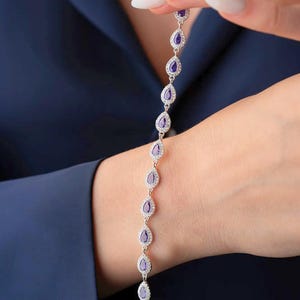 Pulseira de prata com ametista, pulseira de ametista com pedra de nascimento em lapidação pera, pulseira ajustável com pedra preciosa de ametista, pulseira feminina com corrente minimalista
