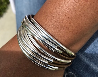 Mehrstrangiges Lederwickelarmband - versilberte Tube Beads, Magnetverschluss