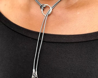 Collar largo de cuero gris, gargantilla boho con pinchos plateados