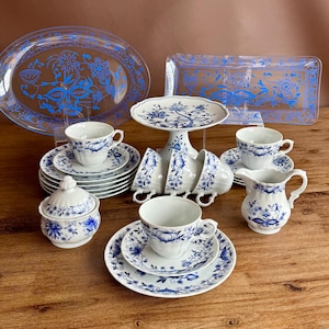 Wunsiedel Bavaria Vintage onion pattern porcelain coffee service for 6 people, 23 pieces.