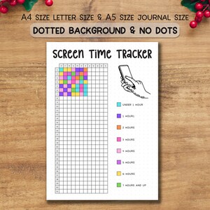 Puede incluir: Una página de diario blanca para el seguimiento del tiempo de pantalla, titulada "SCREEN TIME TRACKER". Presenta una cuadrícula para rastrear el tiempo de pantalla diario, una tabla colorida y una ilustración de una mano sosteniendo un teléfono. El texto incluye incrementos de tiempo y detalles de tamaño.