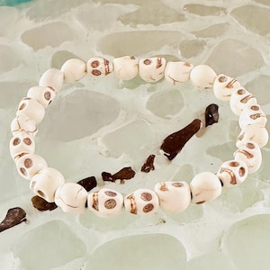 All Men Devere a Little Head (und Damen lieben es auch): Schädel-Lava Perlenarmbänder für Frauen und Männer. 8 MM