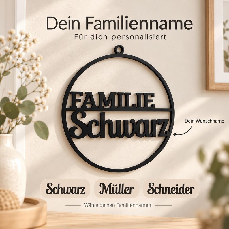 May include: A circular black wall sign featuring the word FAMILIE in a block font and the word Schwarz in a script font. The text Dein Familienname, F&uuml;r dich personalisiert, Dein Wunschname, and W&auml;hle deinen Familiennamen is present.