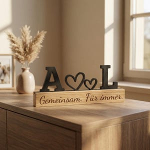 Personalisiertes Geschenk Partner mit Initialen & Herz | Holzständer Eiche | Jahrestag Freundin Freund | Liebe Beziehung Geschenk