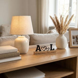 Regalo personalizzato per il partner con iniziali e cuore | Supporto in legno di quercia | Regalo di anniversario per fidanzata/fidanzato | Regalo d'amore/per la relazione immagine 10