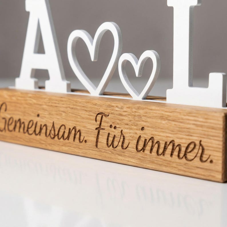 Regalo personalizzato per il partner con iniziali e cuore | Supporto in legno di quercia | Regalo di anniversario per fidanzata/fidanzato | Regalo d'amore/per la relazione immagine 3