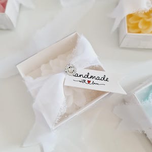 Elegant Personalized Soy Candle with Real Dried Flower | Unique Wedding Favors for Guests | Custom Eco-Friendly Bridal Shower Keepsake