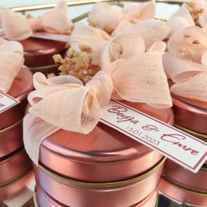 Mini candela personalizzata in scatola di metallo con fiori secchi / Eleganti bomboniere per matrimoni, regali per battesimi e ricordi per addio al nubilato