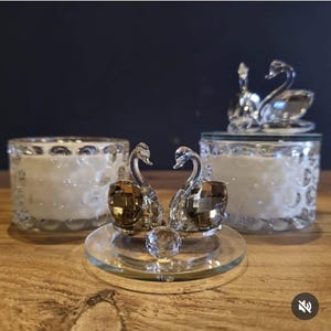 Candelabro de cisne de cristal de lujo hecho a mano: elegante decoración para el hogar y regalo perfecto para el Día de la Madre.