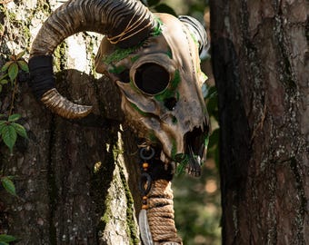 Rum Skull Wizard Staff, Shaman Walking Stick with Animal, Woodland Warrior Walking Cane, Mage Prop, Witchcraft Cosplay Cane