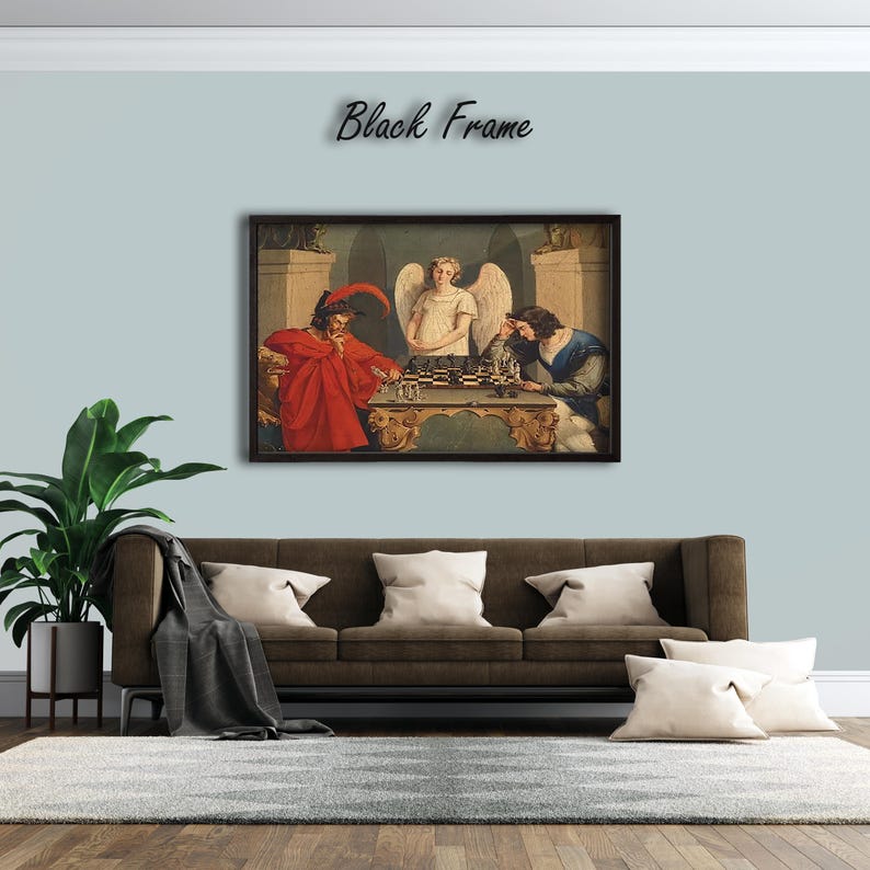 Puede incluir: Una impresi&oacute;n enmarcada de una pintura que representa una partida de ajedrez entre tres figuras. Una figura viste una t&uacute;nica y un sombrero rojos, otra un abrigo azul, y un &aacute;ngel los observa. El marco es negro, con el texto "Black Frame" encima.