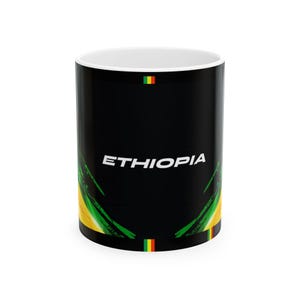 Taza de café etíope: Taza etíope de cerámica vibrante con decoración africana