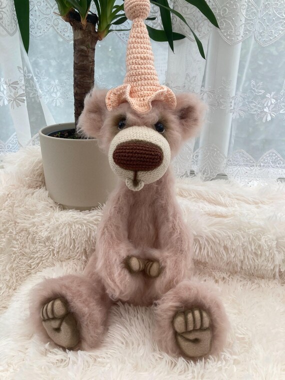 Enchanting Crochet Bear, Beautiful experienced craftsmanship with great attention to detail, a piece of Magic, Fabulous Gift