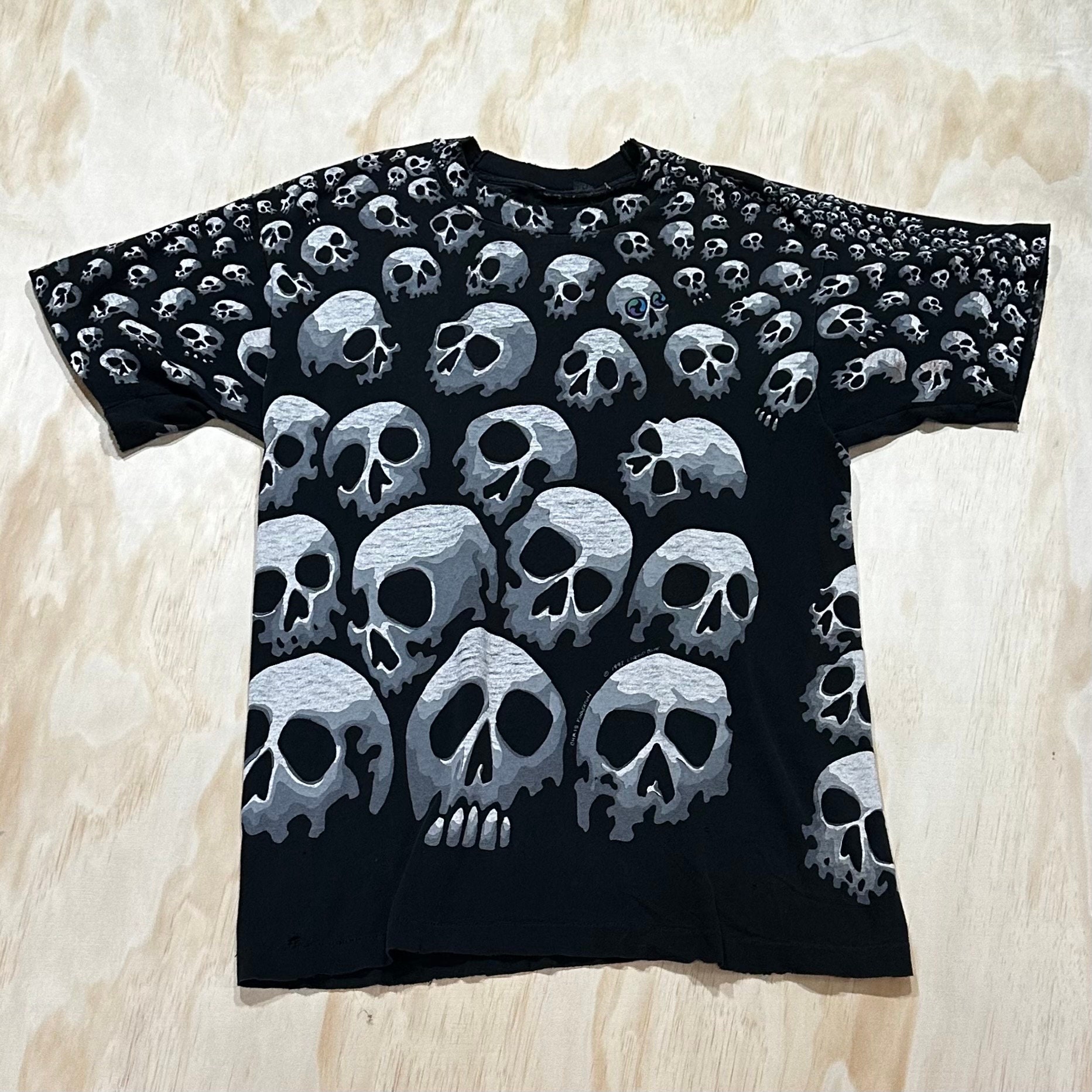 入荷なう Vtg 1992 Liquid Blue Skull All Over Print T-shirt • 90s AOP トップス