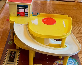 ビンテージのフィッシャープライス プレイファミリー ブラウンハウス