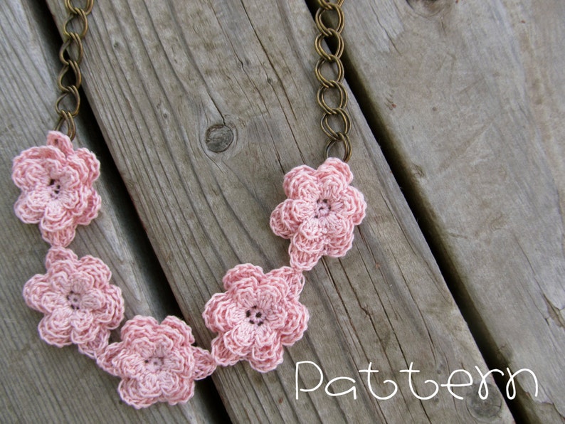 PATTERN PDF Vintage Flair Flower Necklace Crochet image 1