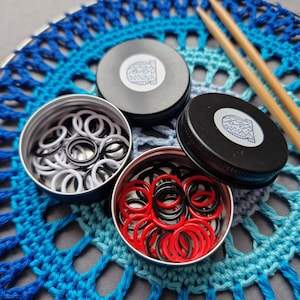 Set of metal stitch markers for knitting (30 pcs)