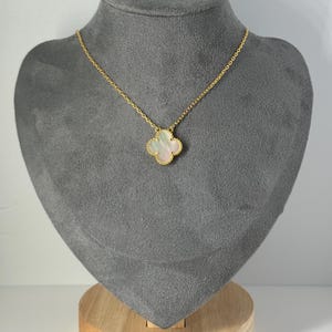 Mother of Pearl 18K gold plated vintage beautiful clover necklace (with serials)