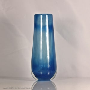 Ronald Stennett-Willson para Wedgwood Glass, jarrón de estudio, azul
