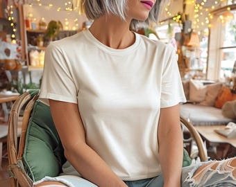 Kvinna i vit t-shirt mock-up modell