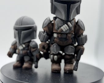Figurina del cacciatore di taglie mandaloriano / Decorazione di Star Wars fatta a mano / Pezzo espositivo articolato in stile fan art di Funk Flexis