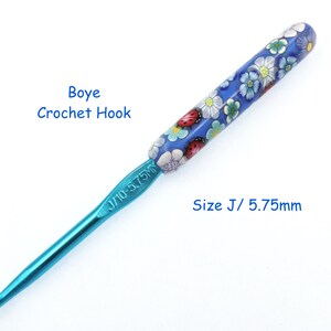 Boye Size H Crochet Hook Polymer Clay Peace Signs